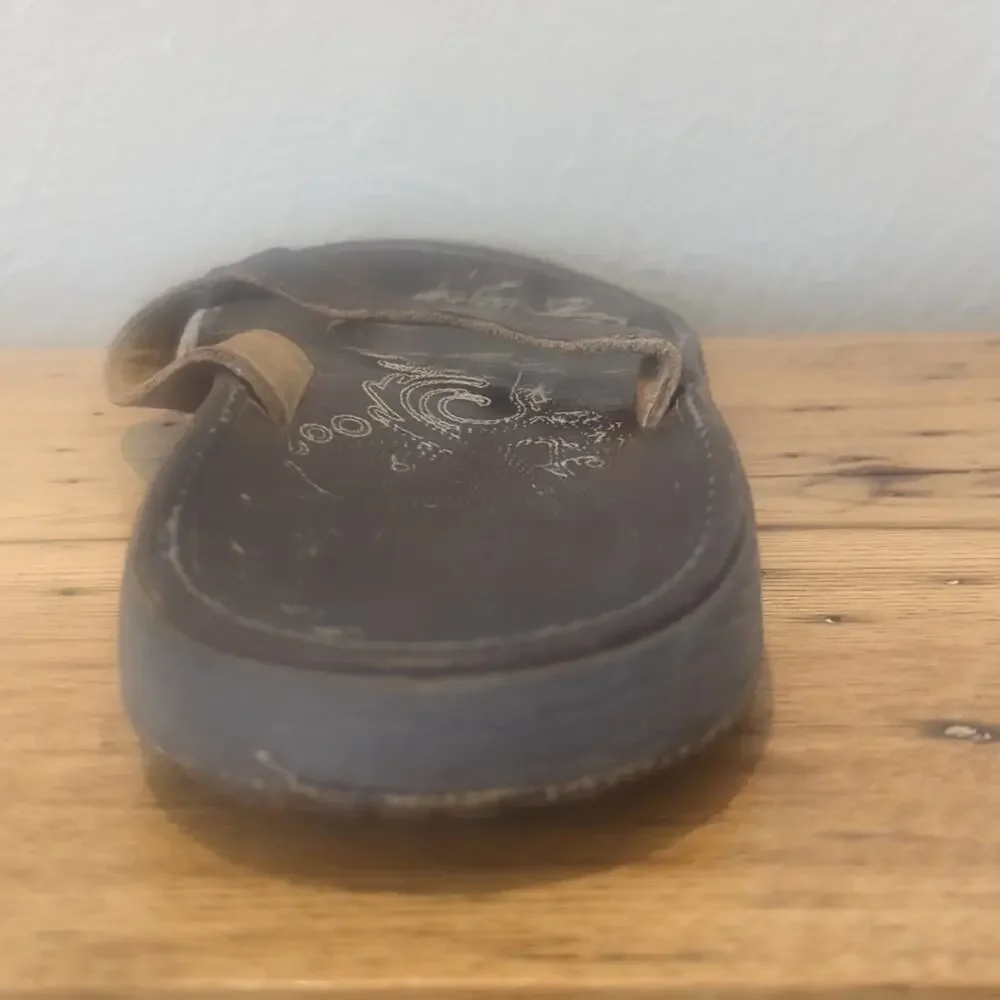 OluKai Hawaiian Inspired Brown Leather Sandals Women's Size 9